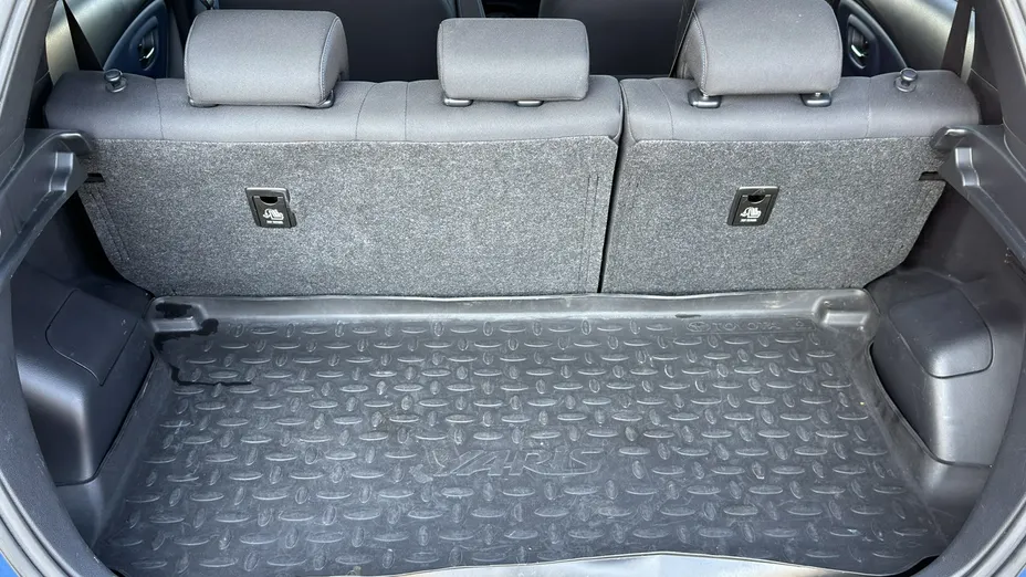 TOYOTA Yaris -