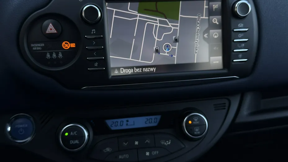 TOYOTA Yaris -