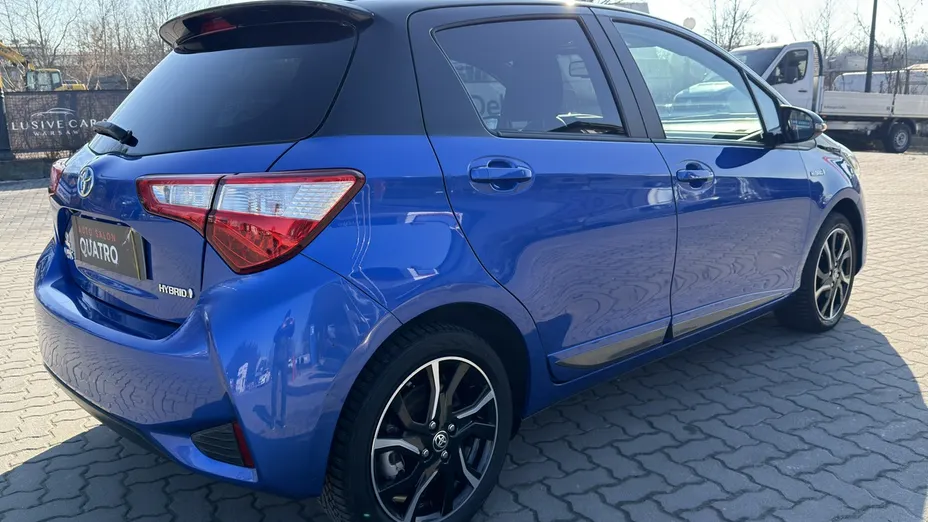TOYOTA Yaris -
