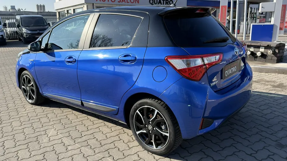 TOYOTA Yaris -