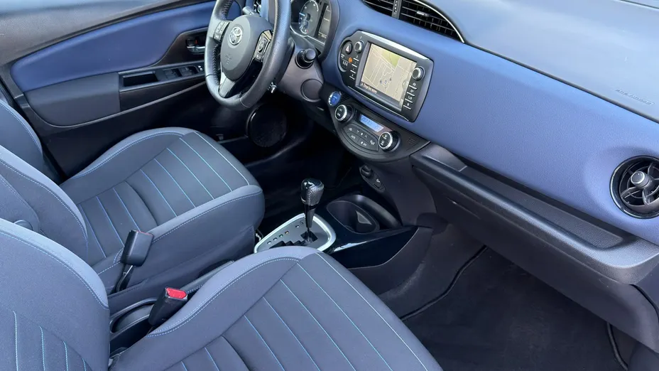 TOYOTA Yaris -