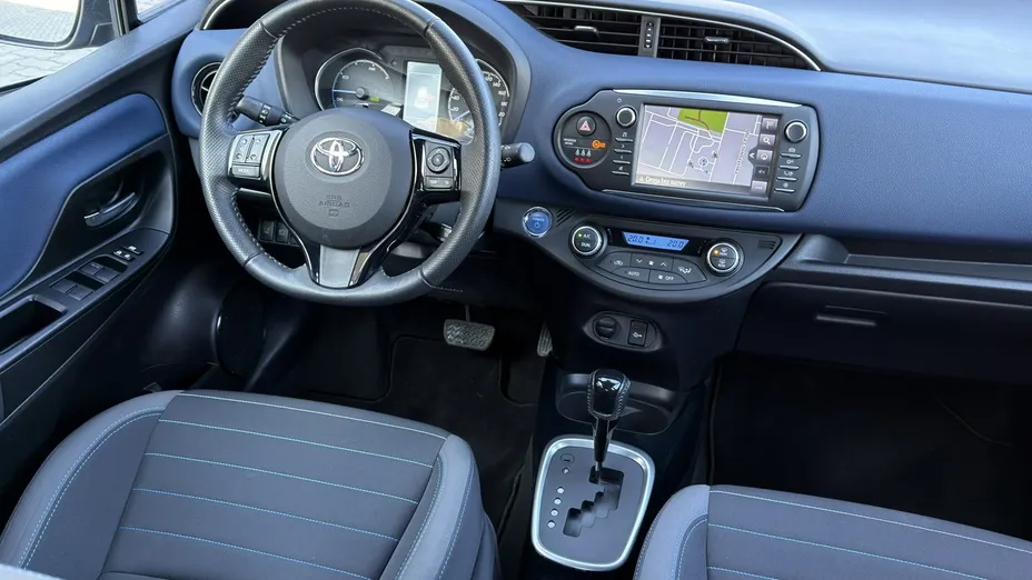 TOYOTA Yaris -