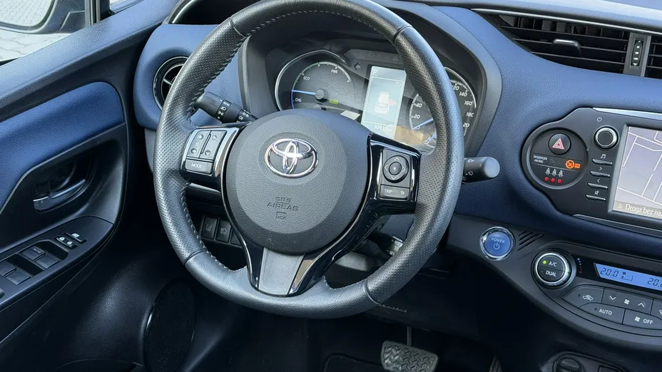 TOYOTA Yaris -