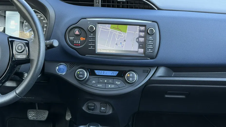 TOYOTA Yaris -