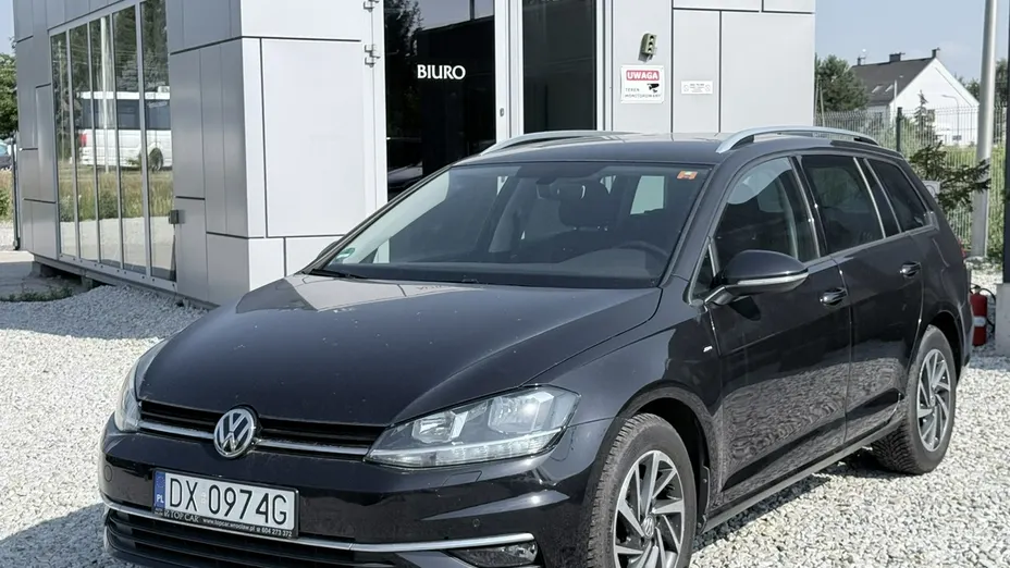 VOLKSWAGEN Golf -