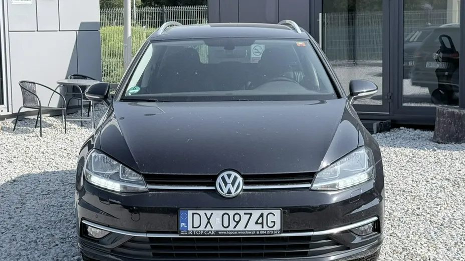 VOLKSWAGEN Golf -