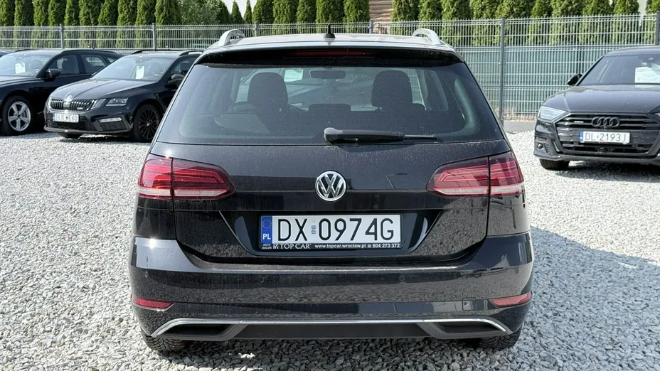 VOLKSWAGEN Golf -