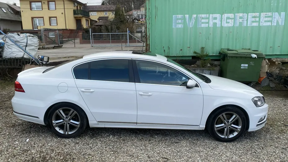 VOLKSWAGEN Passat -