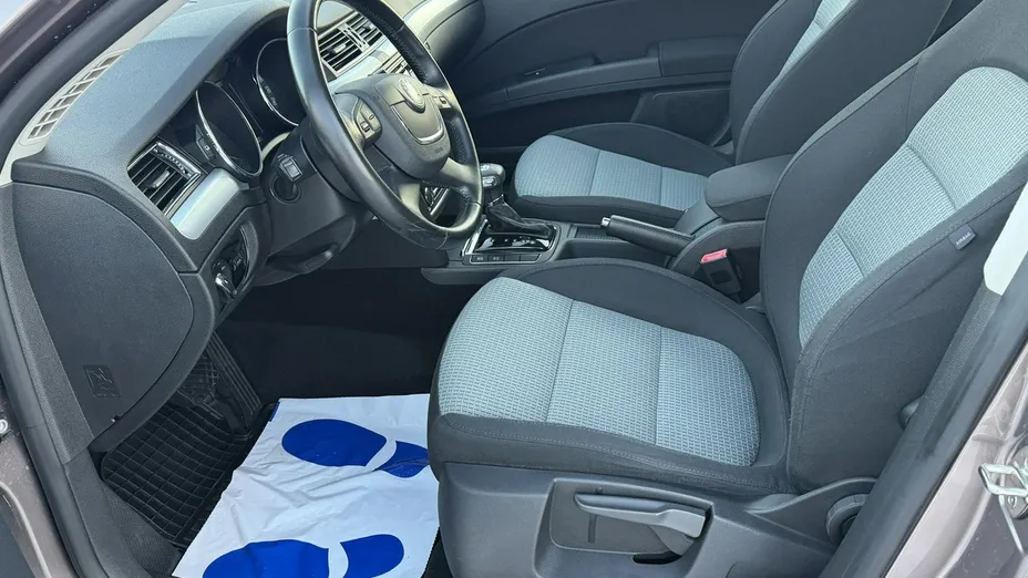 SKODA Superb -