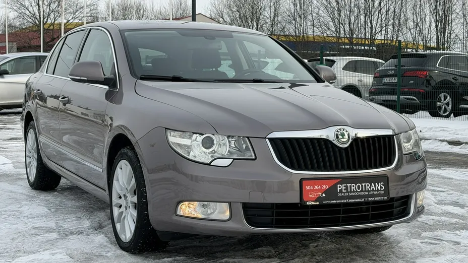 SKODA Superb -