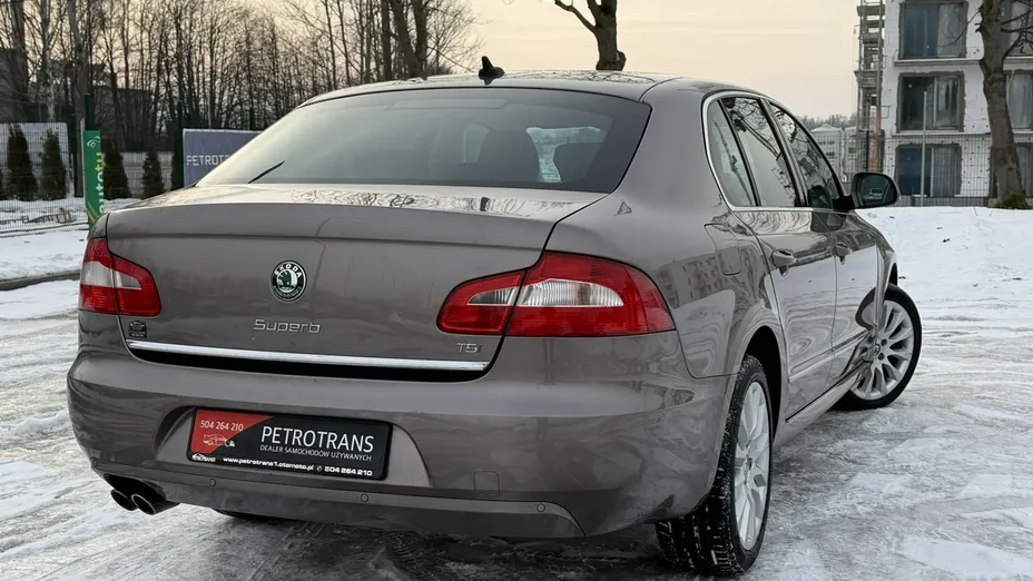 SKODA Superb -
