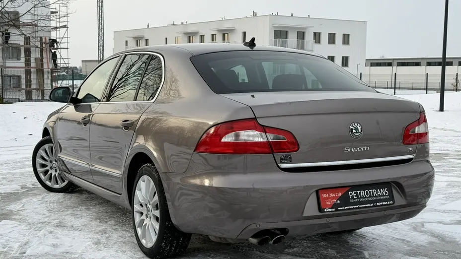 SKODA Superb -