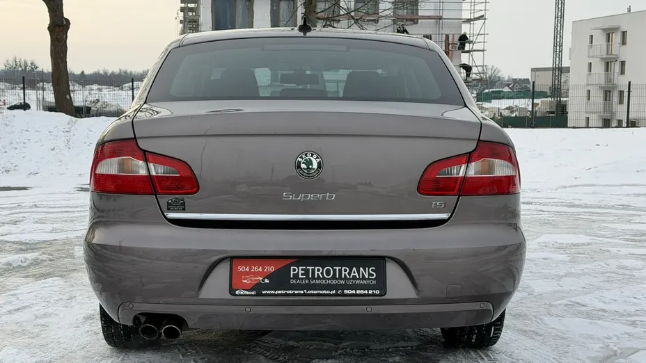 SKODA Superb -