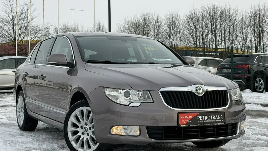 SKODA Superb -