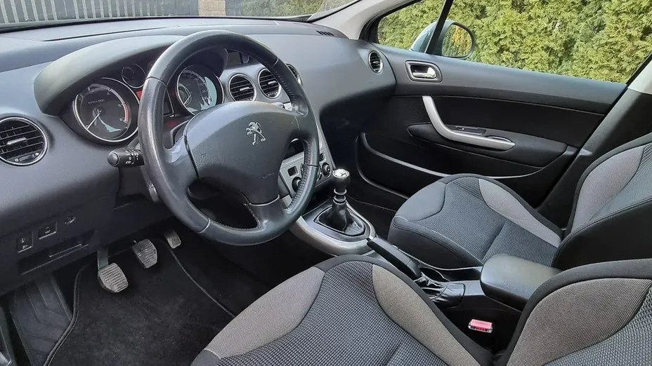 PEUGEOT 308 -
