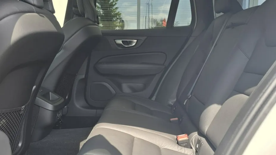 VOLVO V60 -
