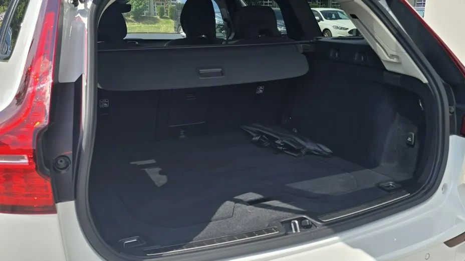 VOLVO V60 -
