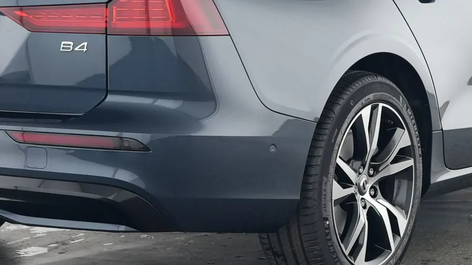 VOLVO V60 -