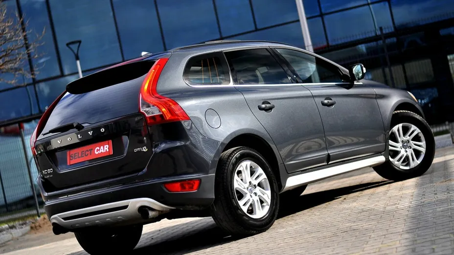VOLVO XC60 -