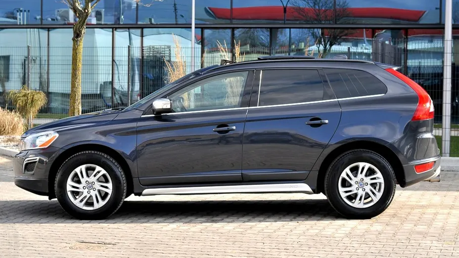 VOLVO XC60 -