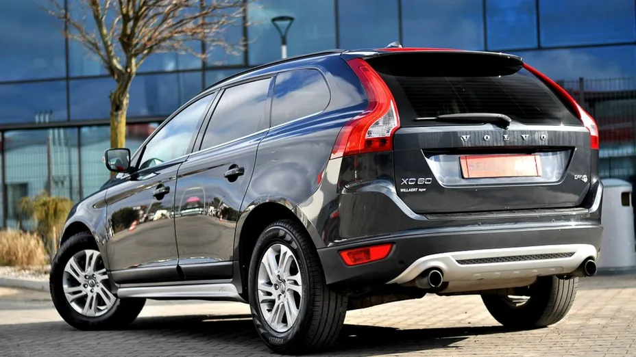 VOLVO XC60 -