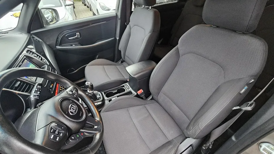 KIA Carens -