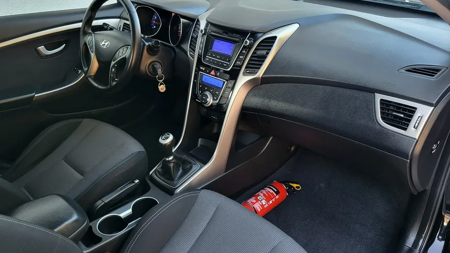 HYUNDAI i30 -