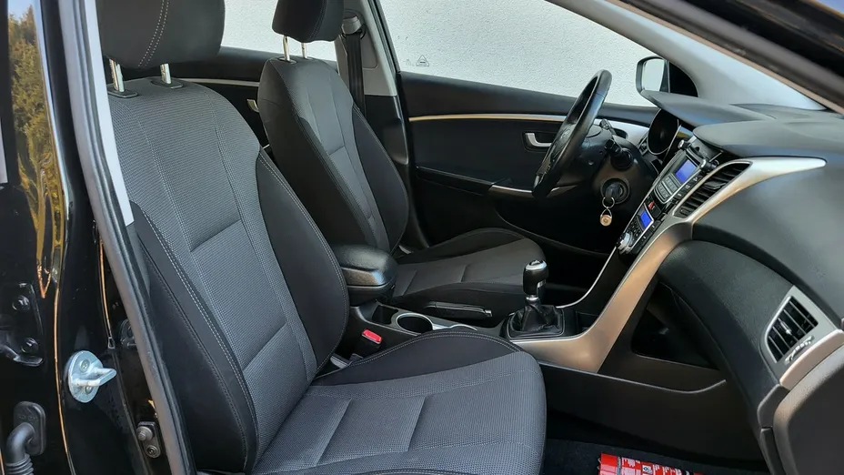 HYUNDAI i30 -