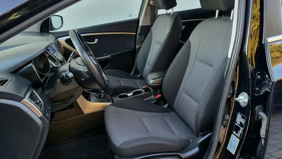 HYUNDAI i30 -