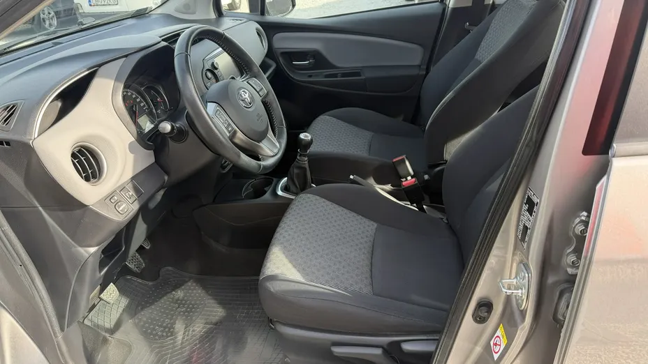 TOYOTA Yaris -
