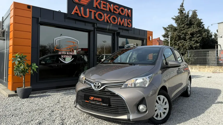 TOYOTA Yaris -