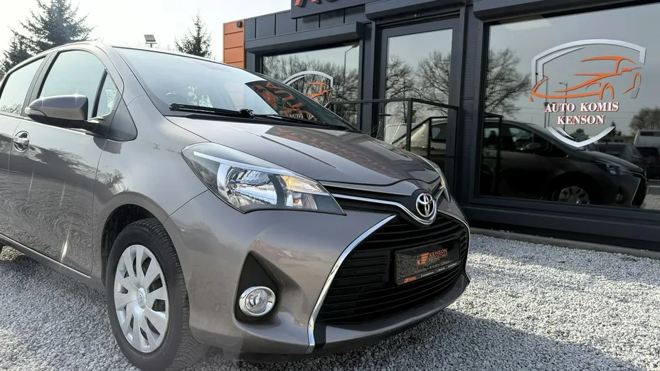 TOYOTA Yaris -