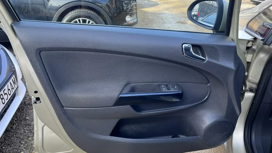 OPEL Corsa -