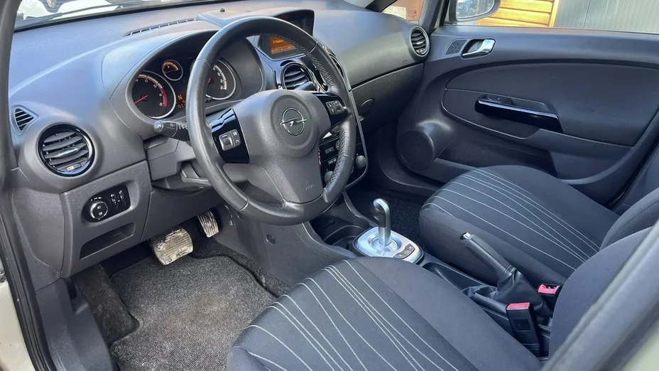 OPEL Corsa -