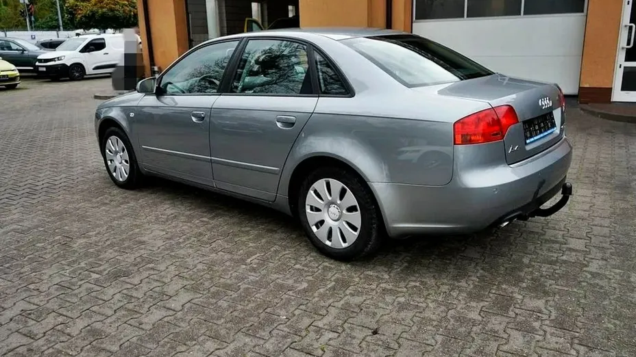 AUDI A4 -