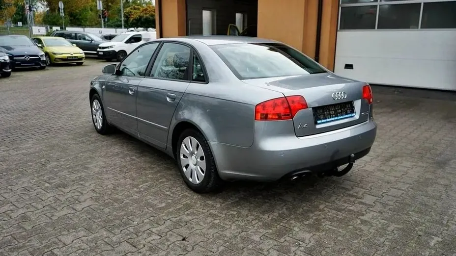 AUDI A4 -