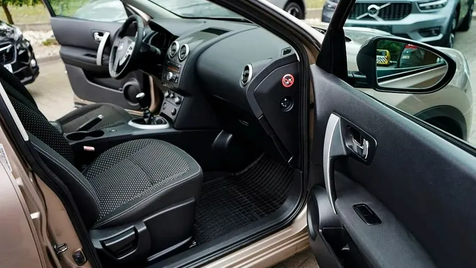 NISSAN Qashqai -