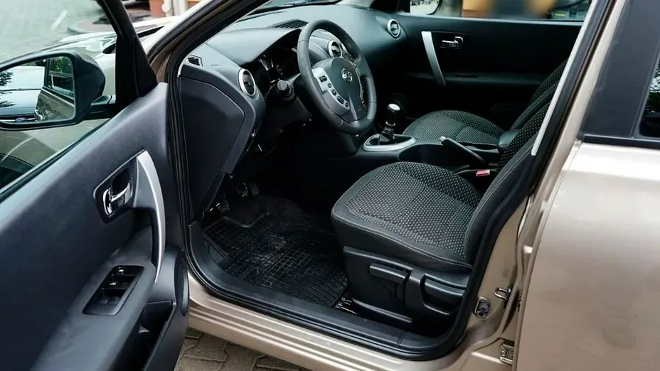 NISSAN Qashqai -