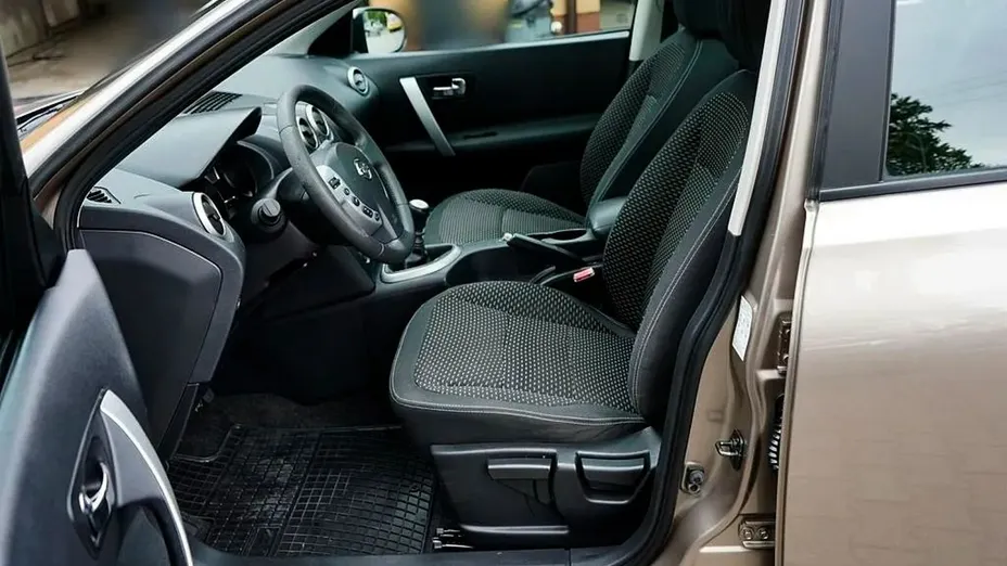 NISSAN Qashqai -