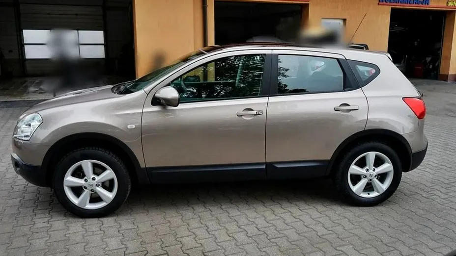 NISSAN Qashqai -