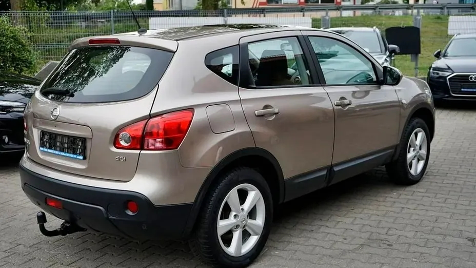 NISSAN Qashqai -