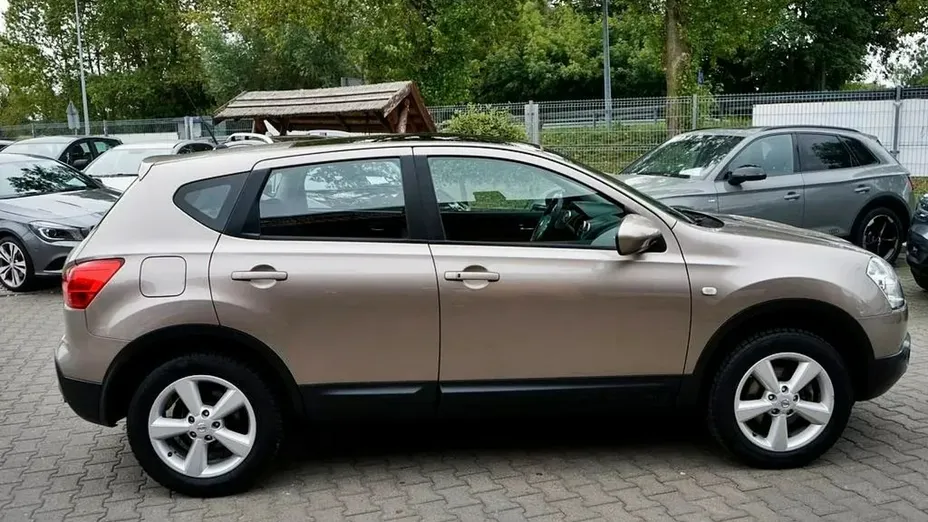NISSAN Qashqai -