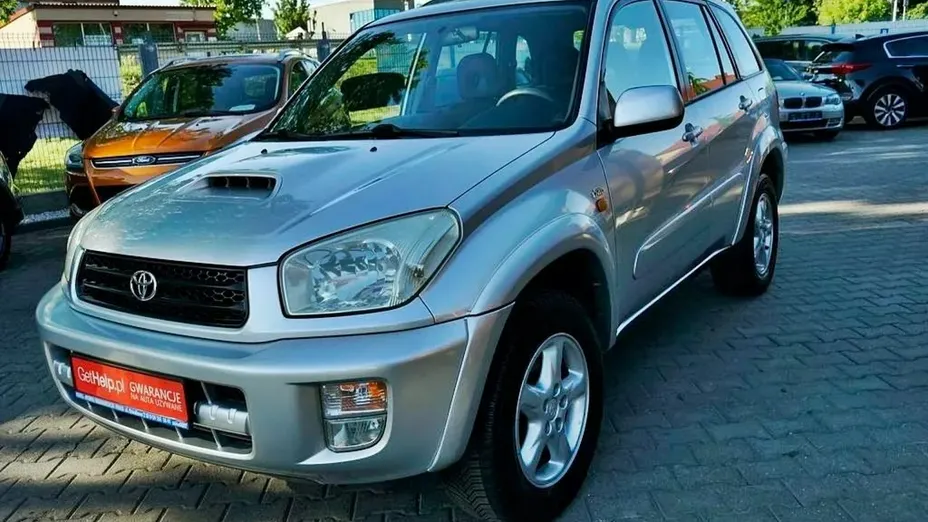TOYOTA RAV4 -