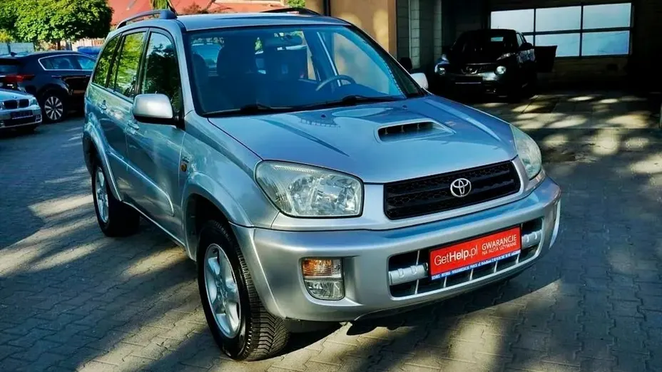 TOYOTA RAV4 -