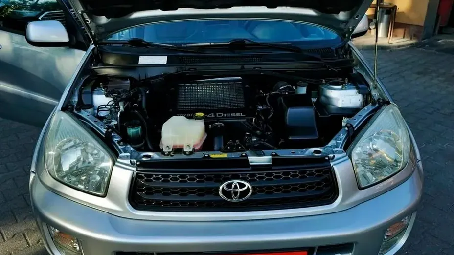 TOYOTA RAV4 -