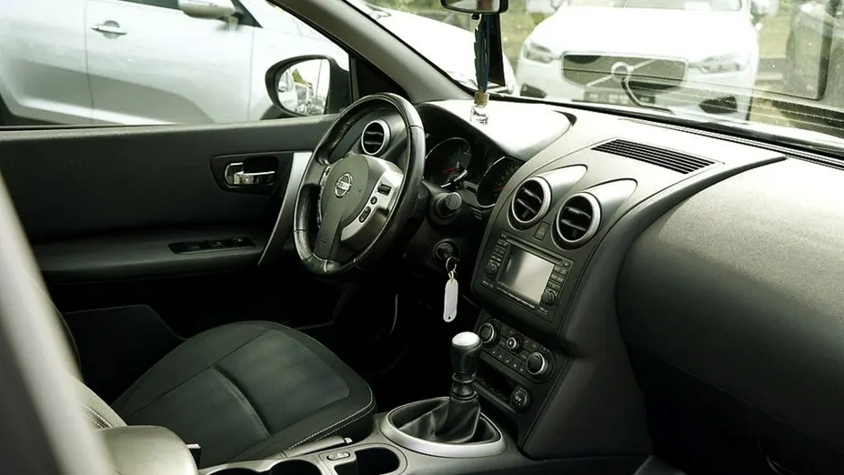 NISSAN Qashqai -