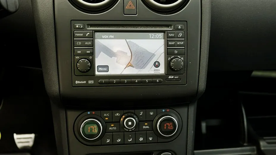 NISSAN Qashqai -