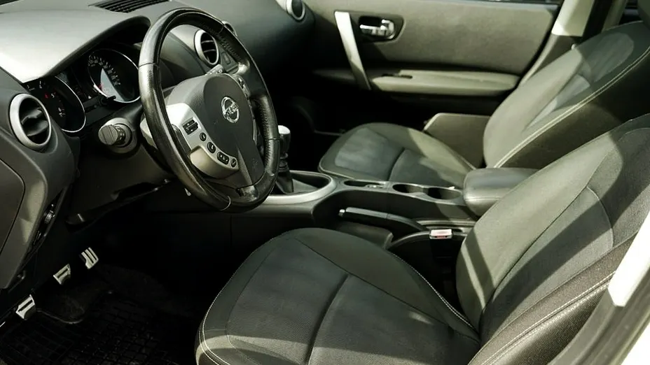 NISSAN Qashqai -