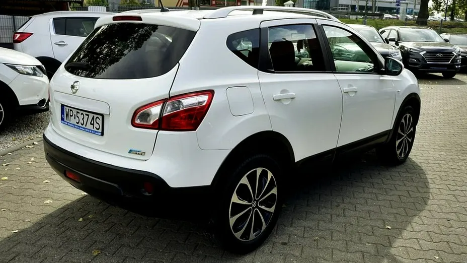 NISSAN Qashqai -