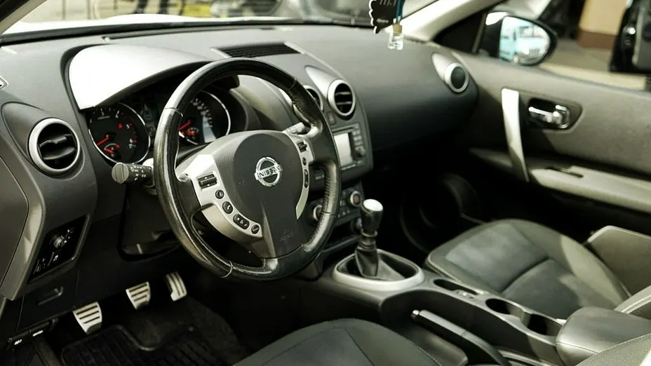NISSAN Qashqai -